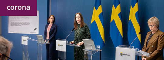 Jämställdhetsminister Åsa Lindhagen vid en pressträff tillsammans med Socialstyrelsens generaldirektör Olivia Wigzell och Jämställdhetsministerns generaldirektör Lena Ag.