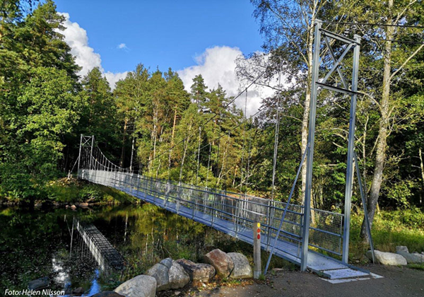 Bild på en hängbro i Knäred, Laholms kommun. Foto: Helen Nilsson