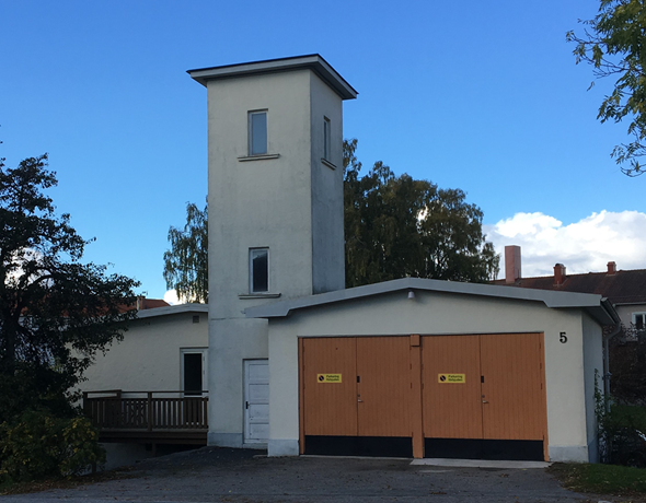 Brandstationen i Asarum, som tidigare även varit badhus, har en varsamhetsbestämmelse i plan från 1999.