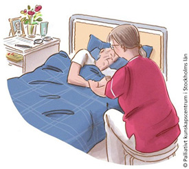 Personal vakar över äldre kvinna i säng
